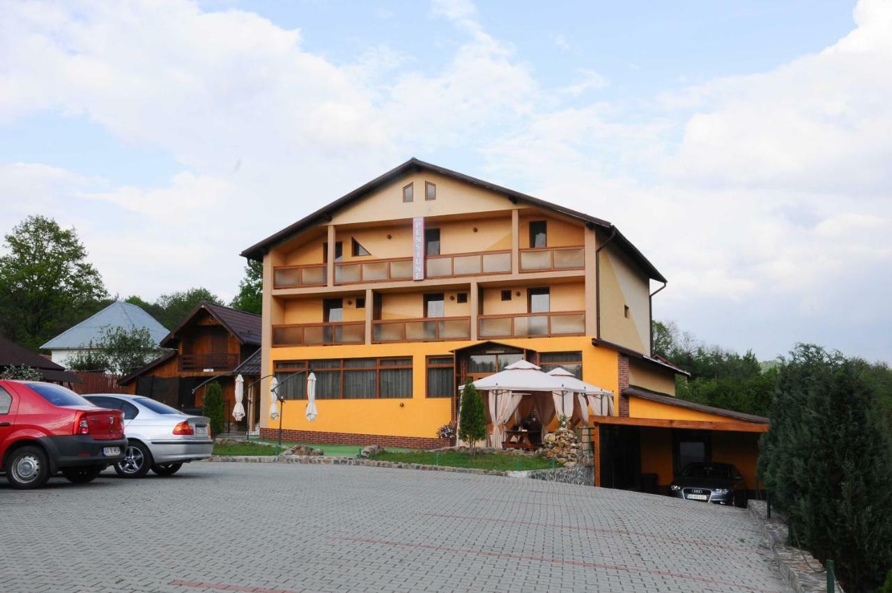 Hotel Pensiunea Nicol à Valea Iasului Extérieur photo